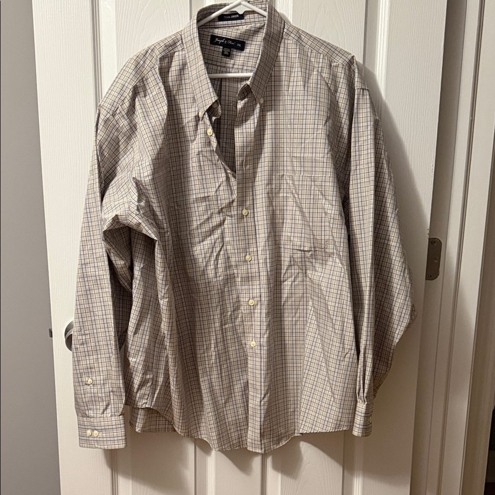 Izod Men's Tan Plaid Casual Shirt
